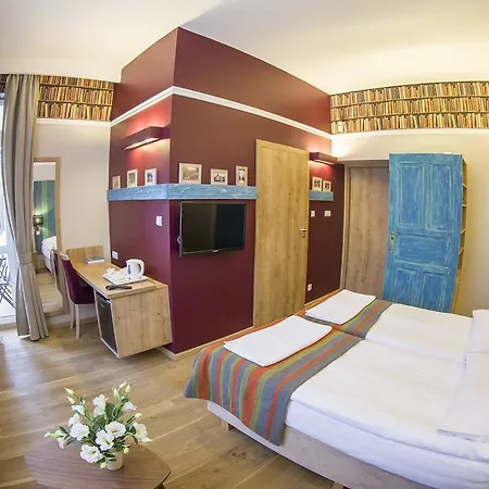 维拉苏德蒂旅馆 *