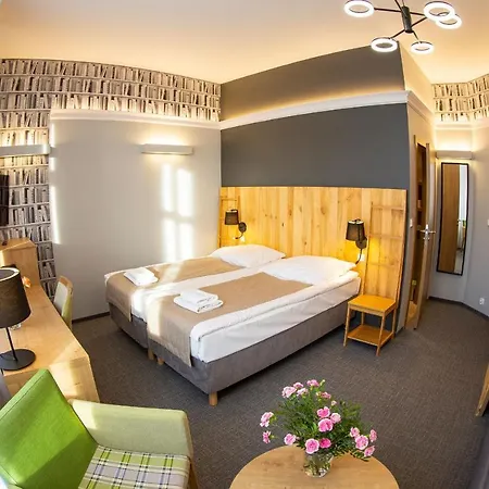 维拉苏德蒂旅馆 *